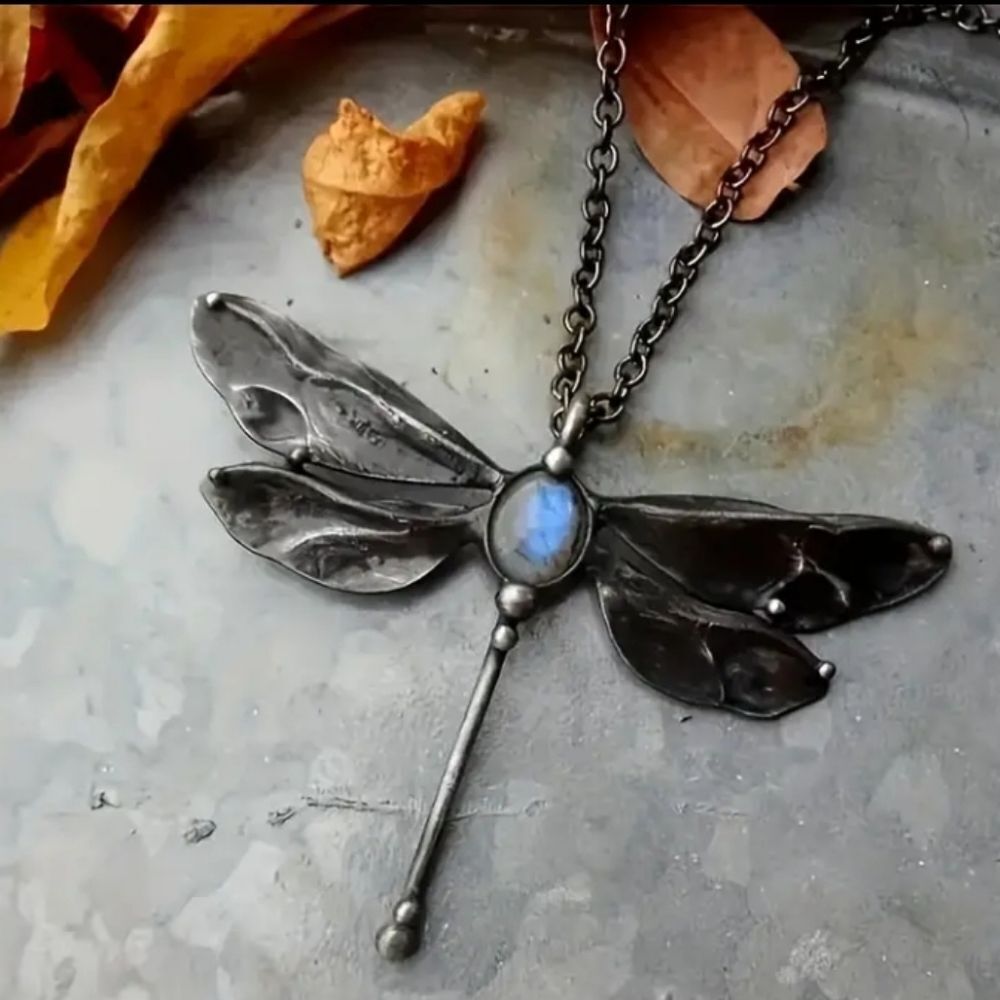 Vintage dragonfly pendant necklace